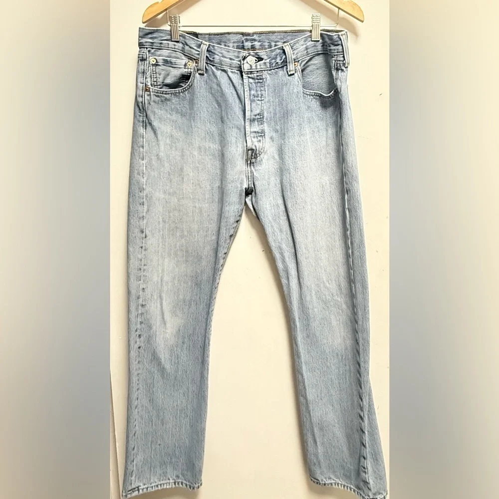 Levi's 501 Men's Light Wash  Jeans Size 35